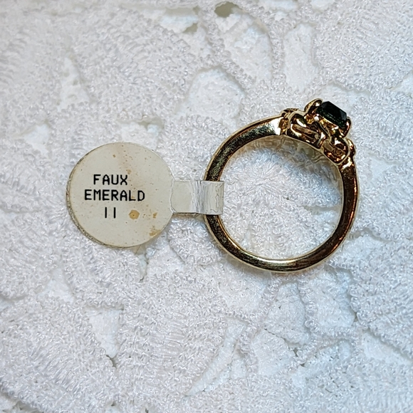 Vintage Elegant Gold Plated and Faux Emerald Green CZ Ring SIZE 7.5 - Picture 9 of 13